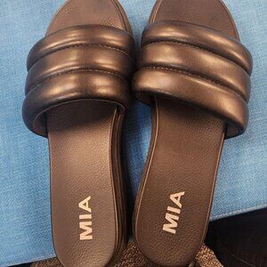 Mia black sandals